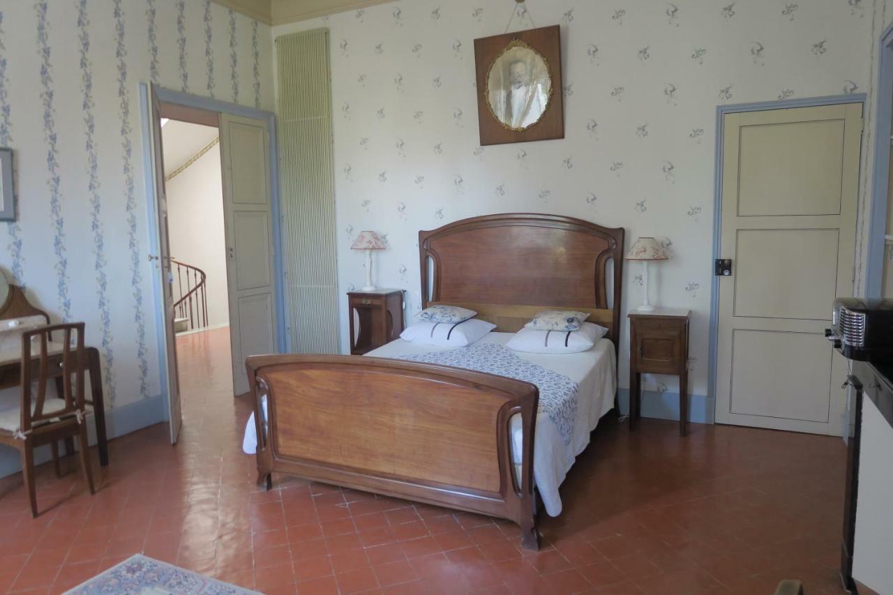Le Domaine De Fraissinet Bed and Breakfast Ouveillan Exteriör bild